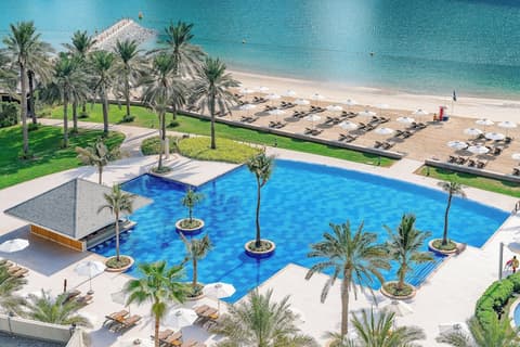 Beach Rotana Residences, Pool