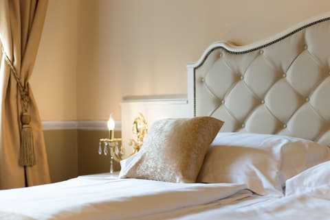 Central Square Heritage Hotel, Room