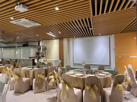 D Arc Hotel, Restaurant