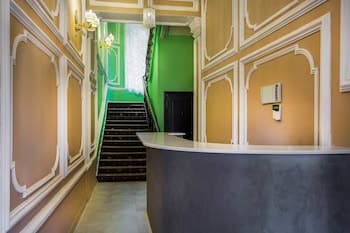 Hotel Neapol, Reception