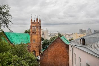 Hotel Neapol, Property grounds