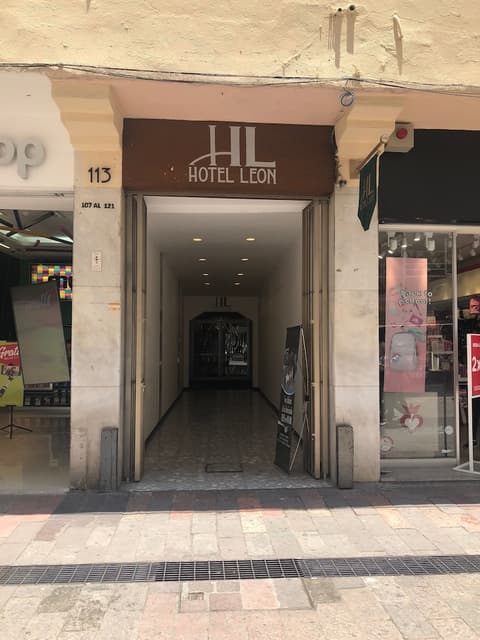 Hotel Leon, Exterior