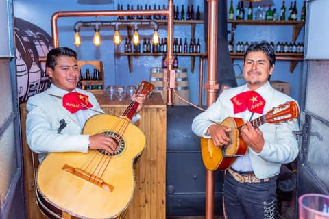 Mala Vecindad Beer Hotel, Interior