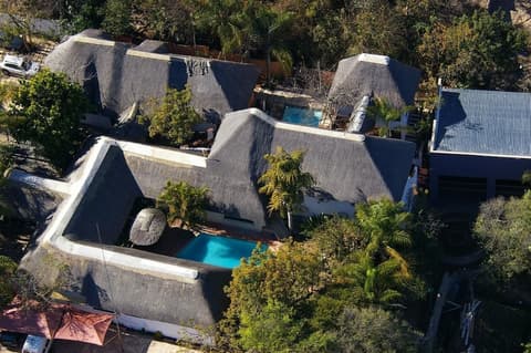 Pensao Guest Lodge, Exterior detail