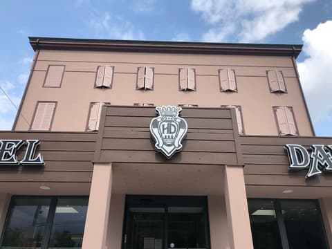 Hotel Daunia, Front of property