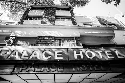 Palace Hotel Mendoza, Front of property