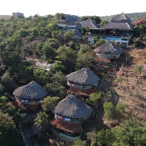 Altamira Mazunte, Exterior