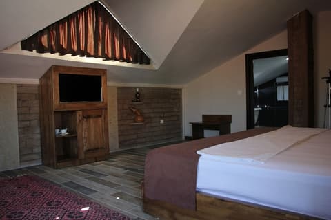 El Nazar Stone Suite, Room
