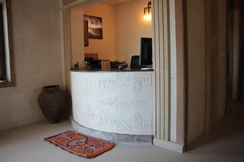 El Nazar Stone Suite, Reception