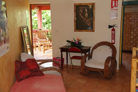 Villa Maora, Lobby