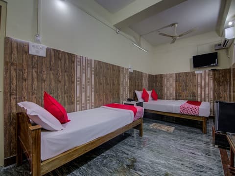 OYO 14426 V Knot Residency, Room