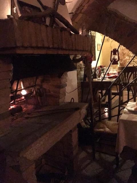 Hotel il Malandrone, Fireplace