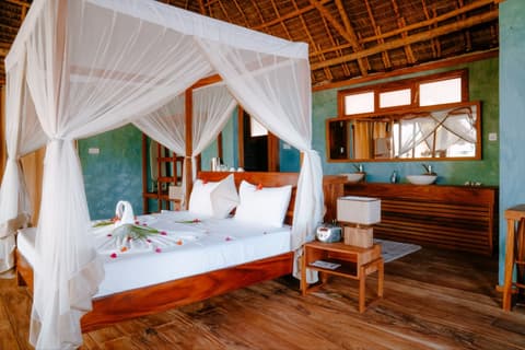 TIKI Beach Club and Resort, Room