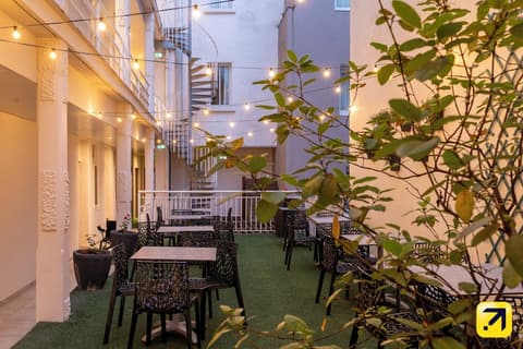 Hôtel Croix des Bretons Lourdes Pyrénées, Terrace/patio