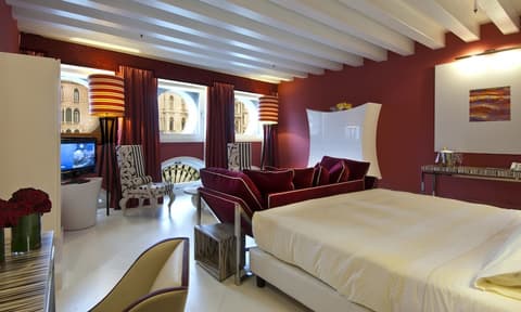 Sina Centurion Palace, Room