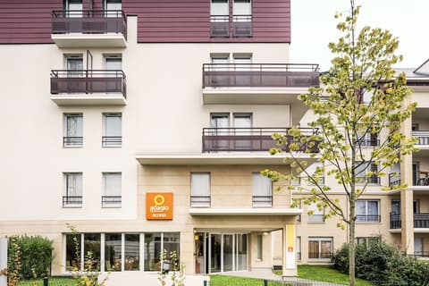 Aparthotel Adagio Access Carrières-sous-Poissy, Property entrance