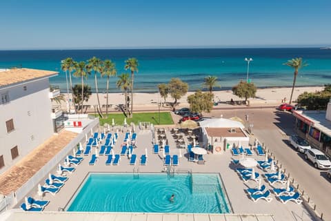 R2 Verónica, Outdoor pool