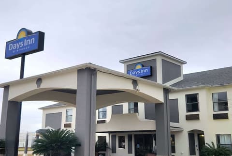 Days Inn by Wyndham Lafayette Scott, Exterior