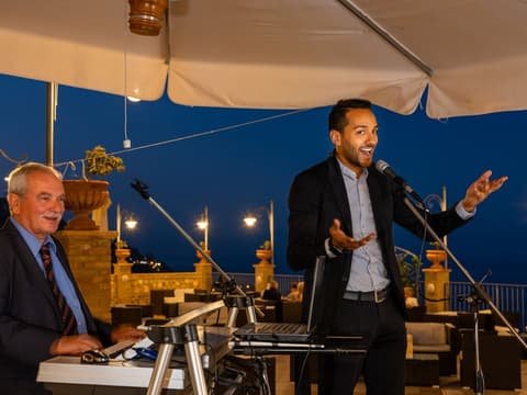 Hotel Antares, Theater show