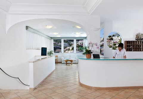 Hotel Vittoria, Interior entrance