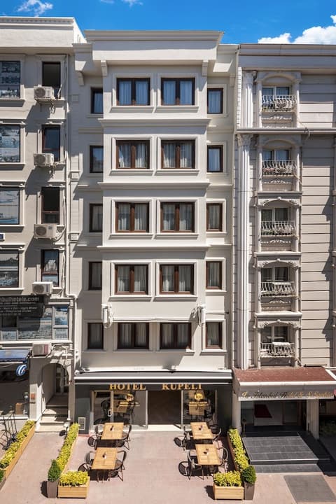 Hotel Kupeli, Front of property