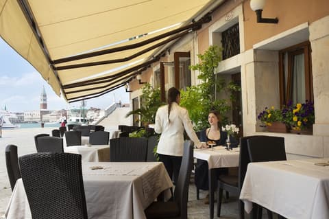 Hotel Bucintoro, Exterior detail