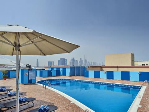 Arabian Dreams Deluxe Hotel Apartments, Rooftop pool