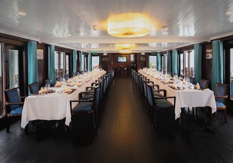 Bhaya Halong Cruises, Dining