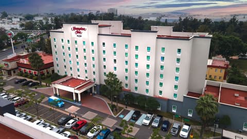 Hampton Inn by Hilton Guadalajara-Aeropuerto, Front of property