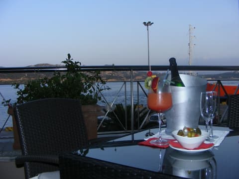 Hotel Excelsior, Dining