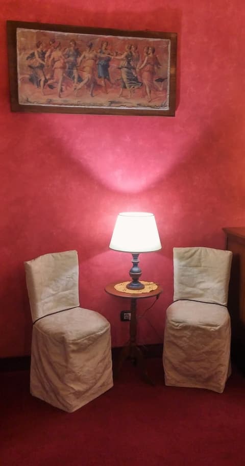 Tourist House, Reception