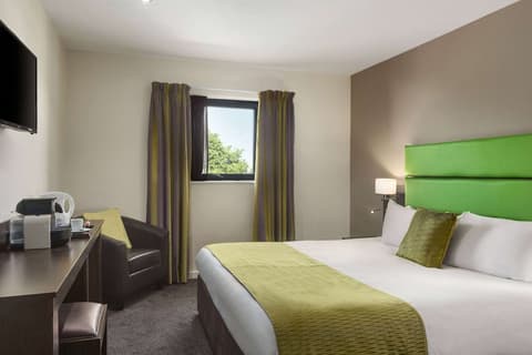 Ramada by Wyndham Oldbury Birmingham, Room