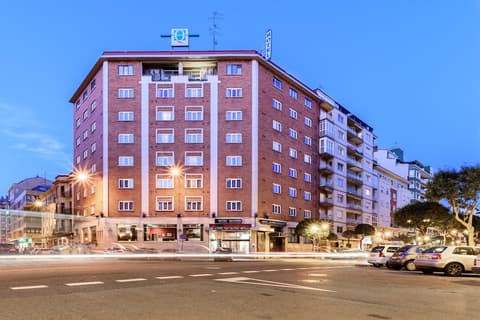 Crisol Quindós, Exterior