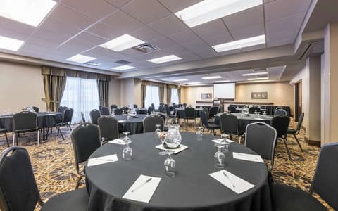 Hampton Inn & Suites by Hilton Moncton, Meeting facility