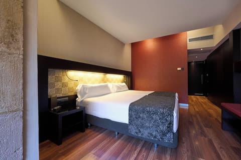 Catalonia Port, Room