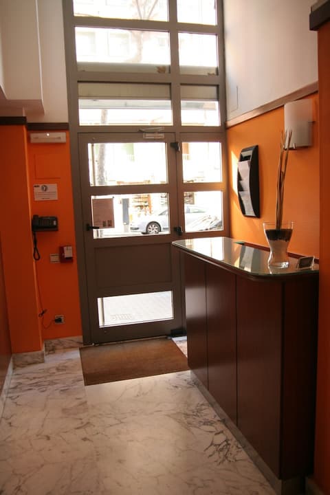 Apartaments Independencia, Interior entrance