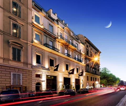 Leon's Place Hotel, Front of property