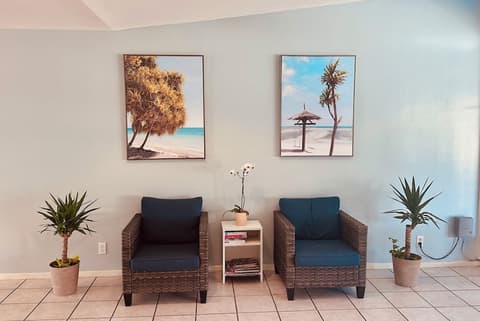 Foghorn Harbor Inn, Reception