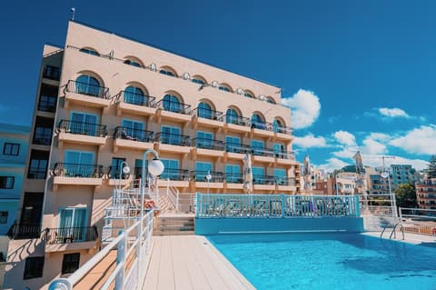 Gillieru Harbour Hotel, Terrace/patio