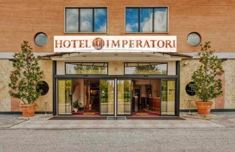 Hotel Imperatori, Exterior