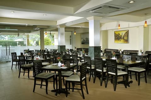 Ramada by Wyndham Katunayake Colombo International Airport, Restaurant