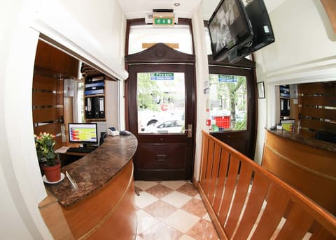 Holland Inn Hotel, Reception