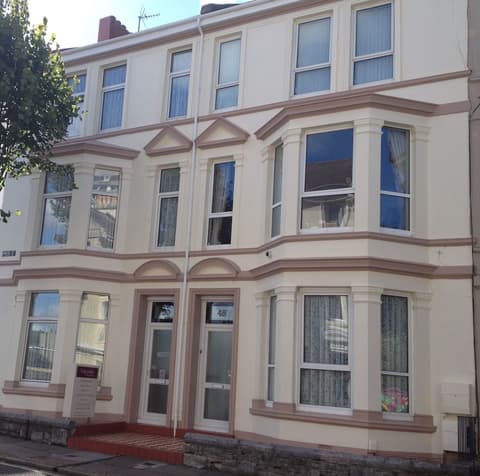 Edgcumbe Guest House, Front of property