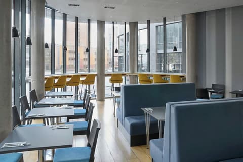 Four Points Flex by Sheraton Cardiff, Breakfast meal