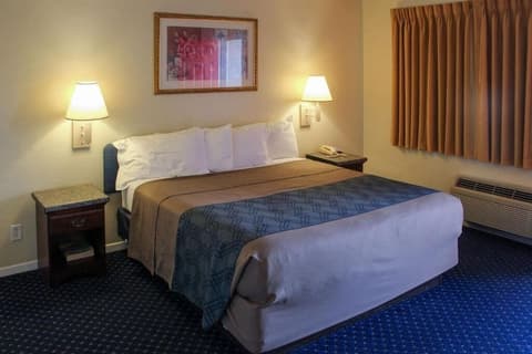 Central Phoenix Hotel, Room