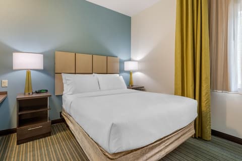 Candlewood Suites Fort Myers Sanibel Gateway by IHG, Room