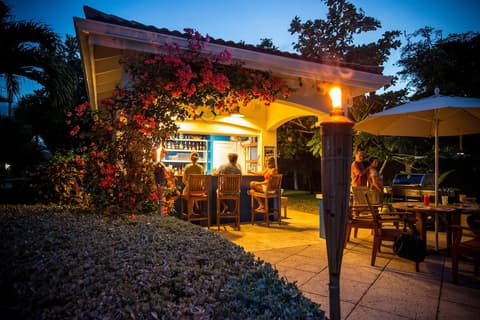 Villa del Mar, Bar (on property)