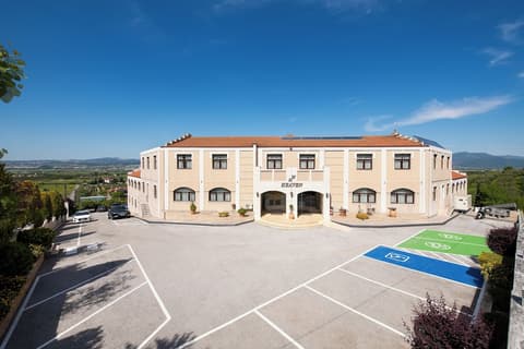 Heaven Hotel, Front of property