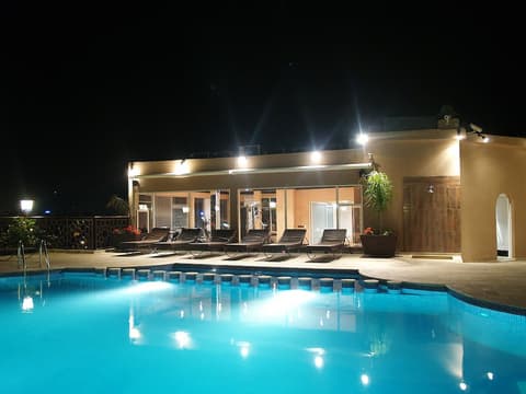 Hotel Imperial Plaza, Pool