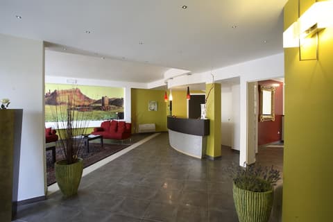 Janus Hotel, Lobby